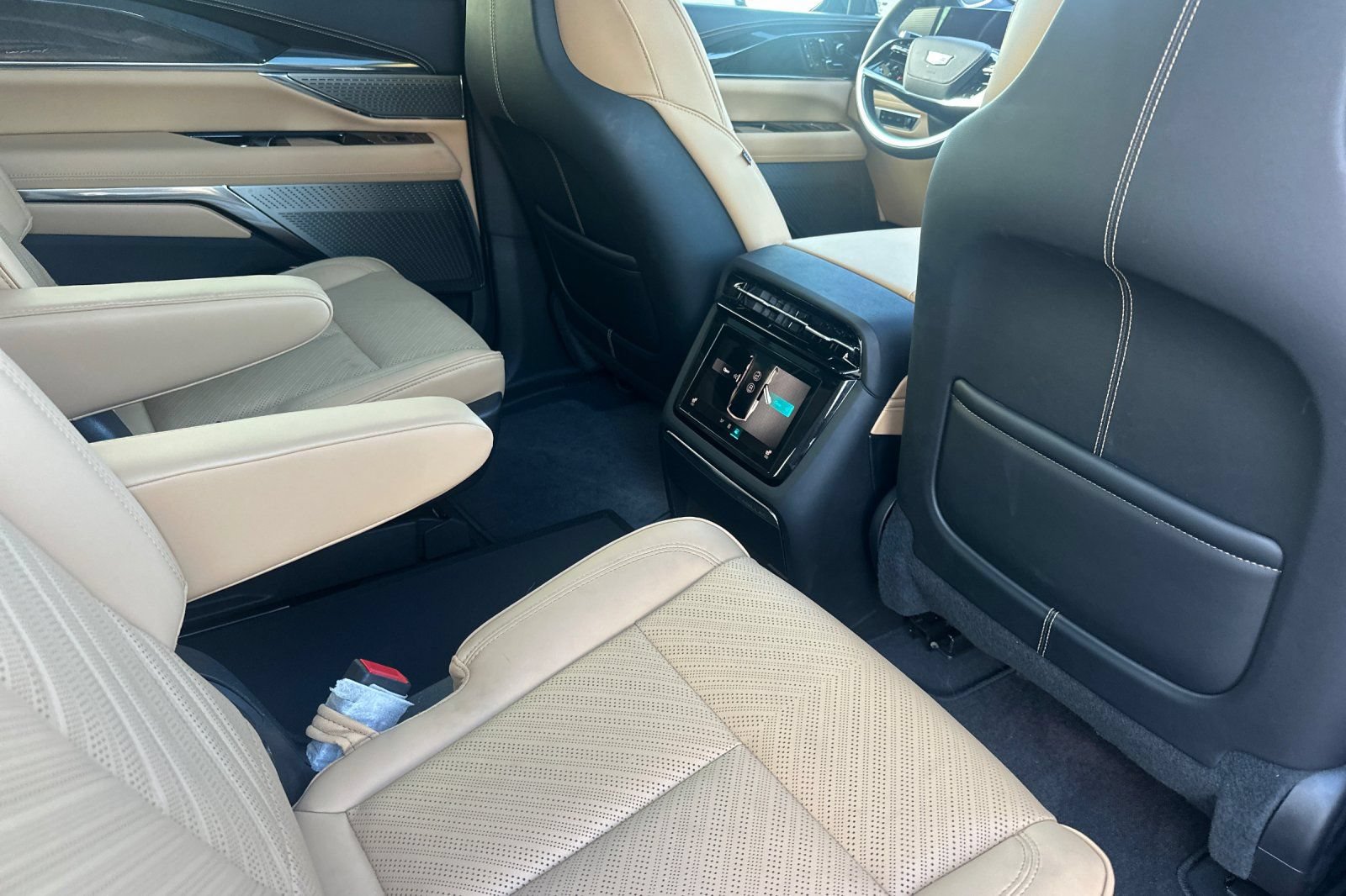 Certified 2026 Cadillac Escalade IQ Luxury 2 w/ LPO, Etrunk Organizer Package AWD/4WD image 19