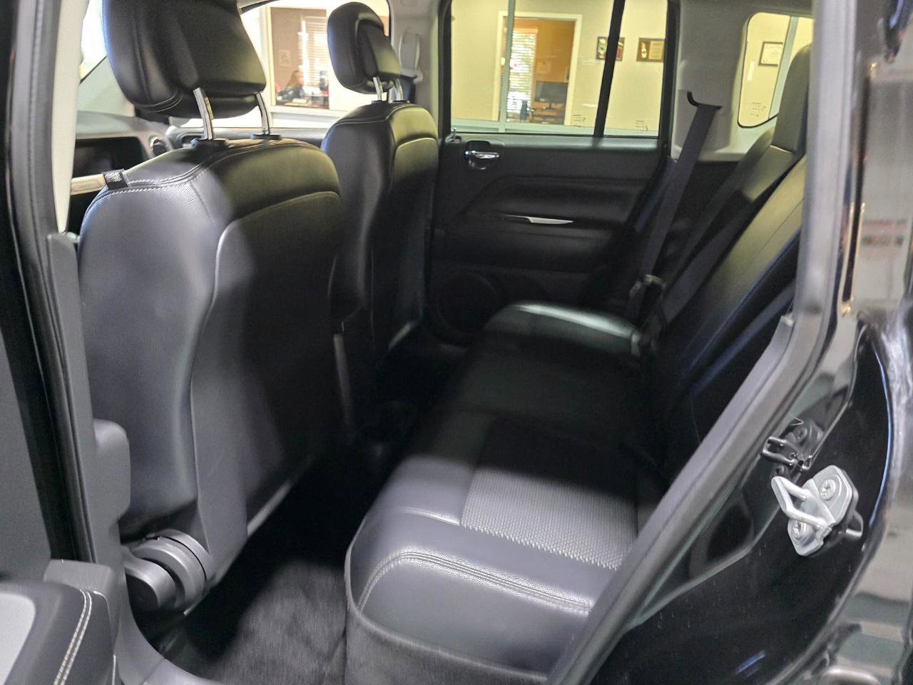 Used 2017 Jeep Compass Latitude image 19