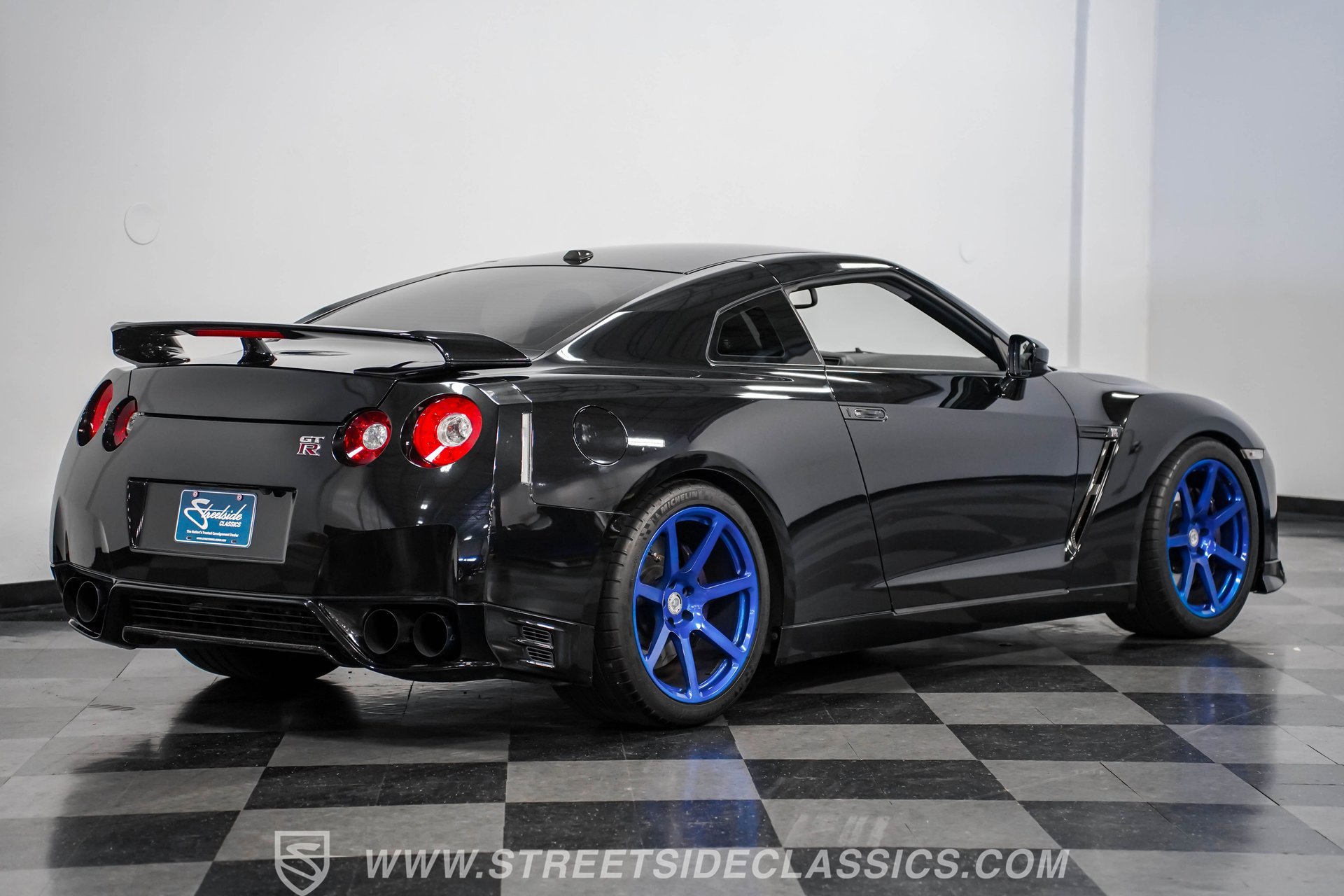 Used 2013 Nissan GT-R Premium image 12