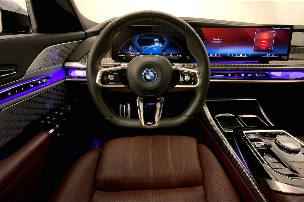 Certified 2023 BMW i7 xDrive60 AWD/4WD image 4