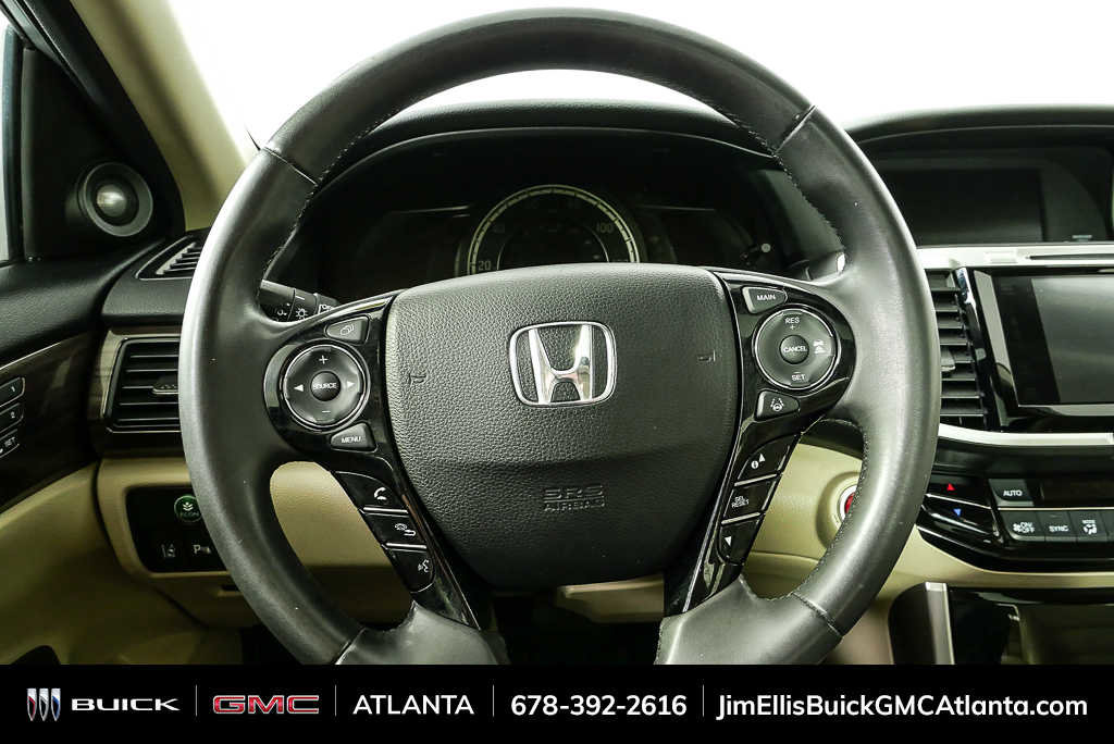 Used 2017 Honda Accord Touring image 9