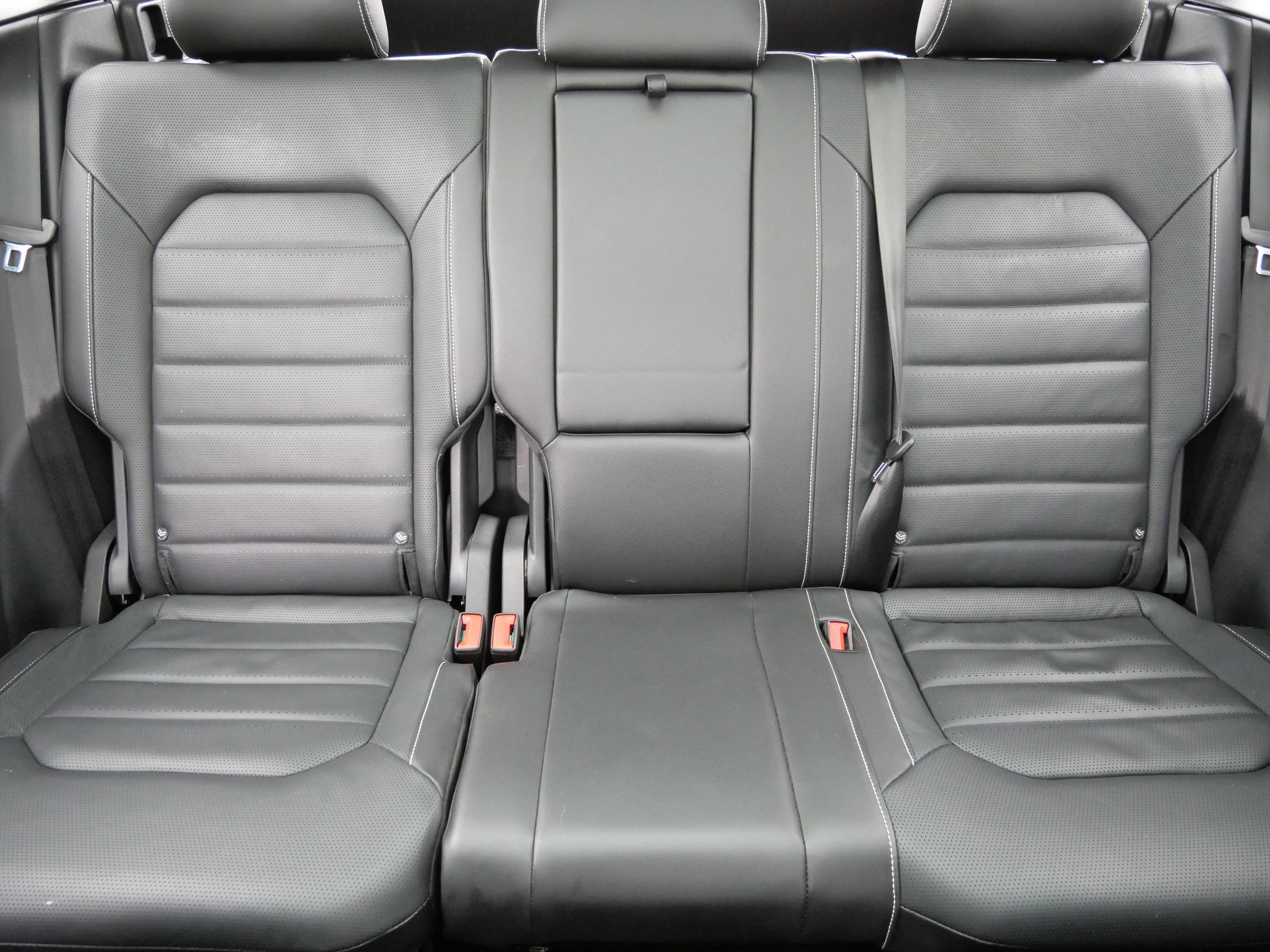 Certified 2023 Volkswagen Atlas Cross Sport SEL Premium R-Line image 13