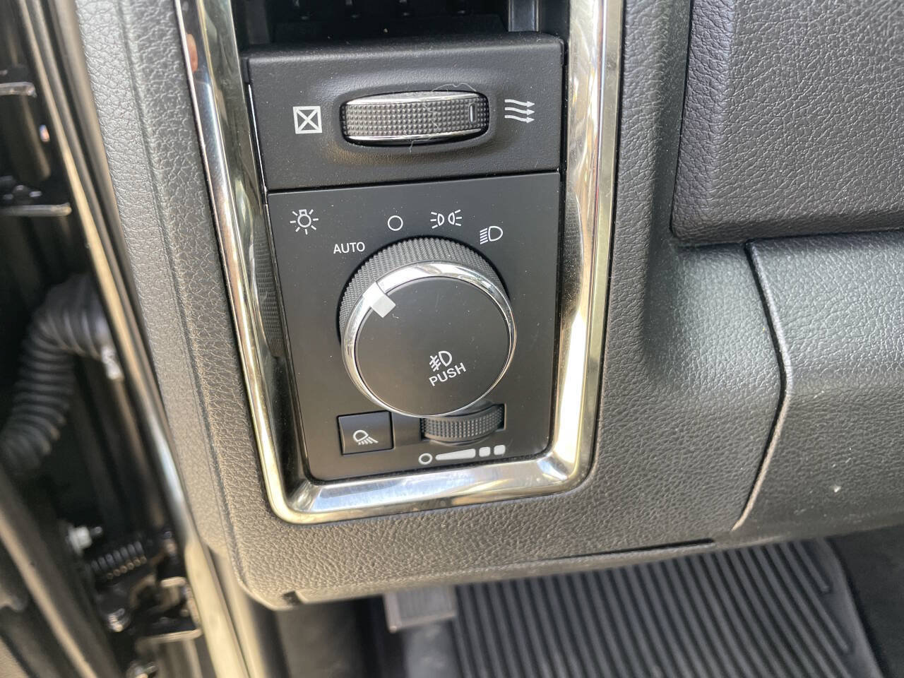 Used 2016 RAM 1500 Sport w/ Convenience Group AWD/4WD image 17