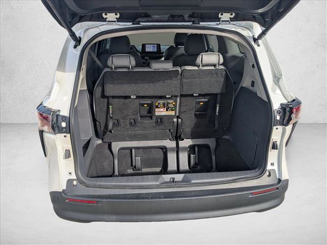 Used 2023 Toyota Sienna XLE w/ XLE Plus Package image 7