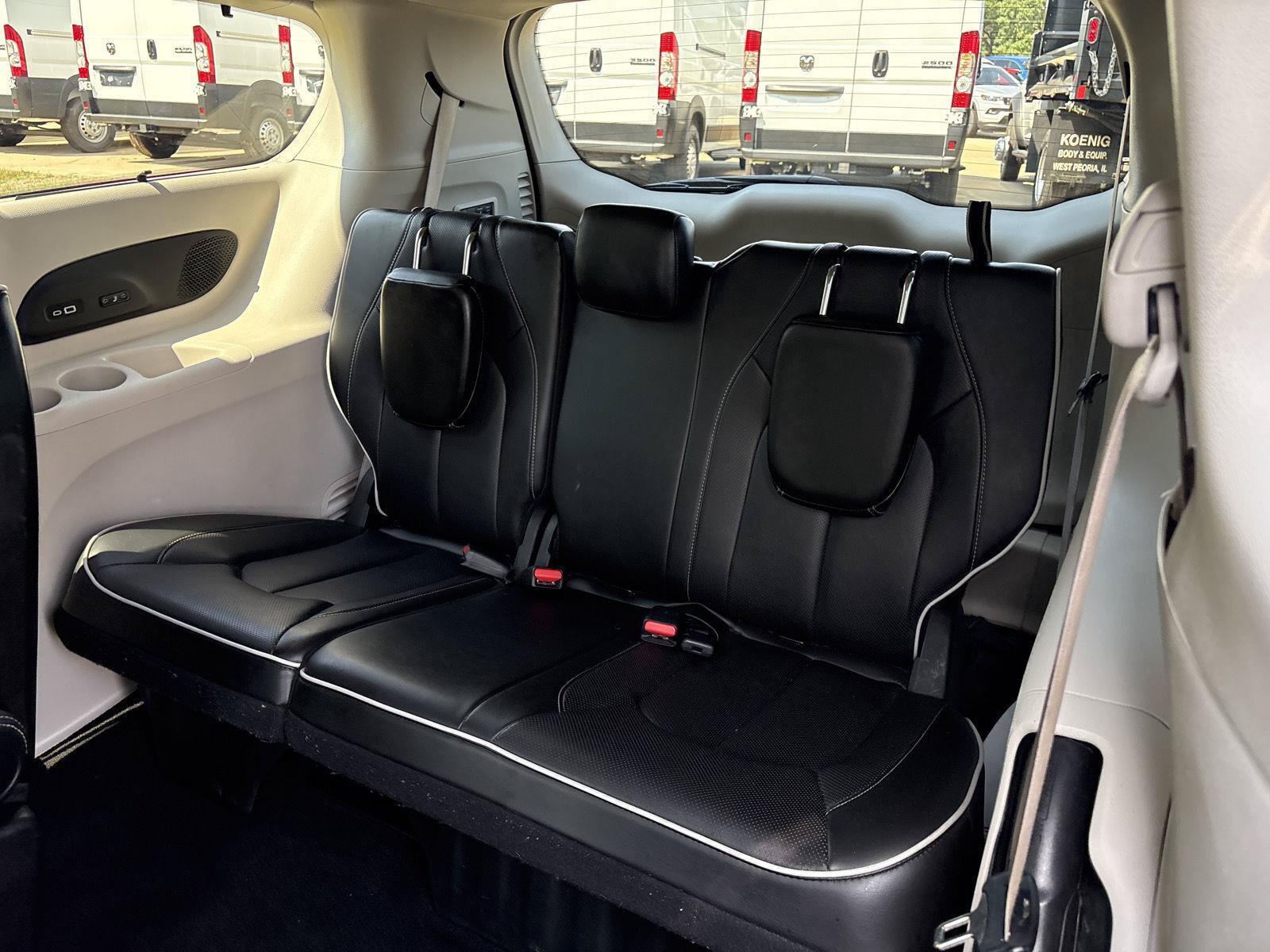 Used 2022 Chrysler Pacifica Limited w/ Uconnect Theater Family Group AWD/4WD image 11