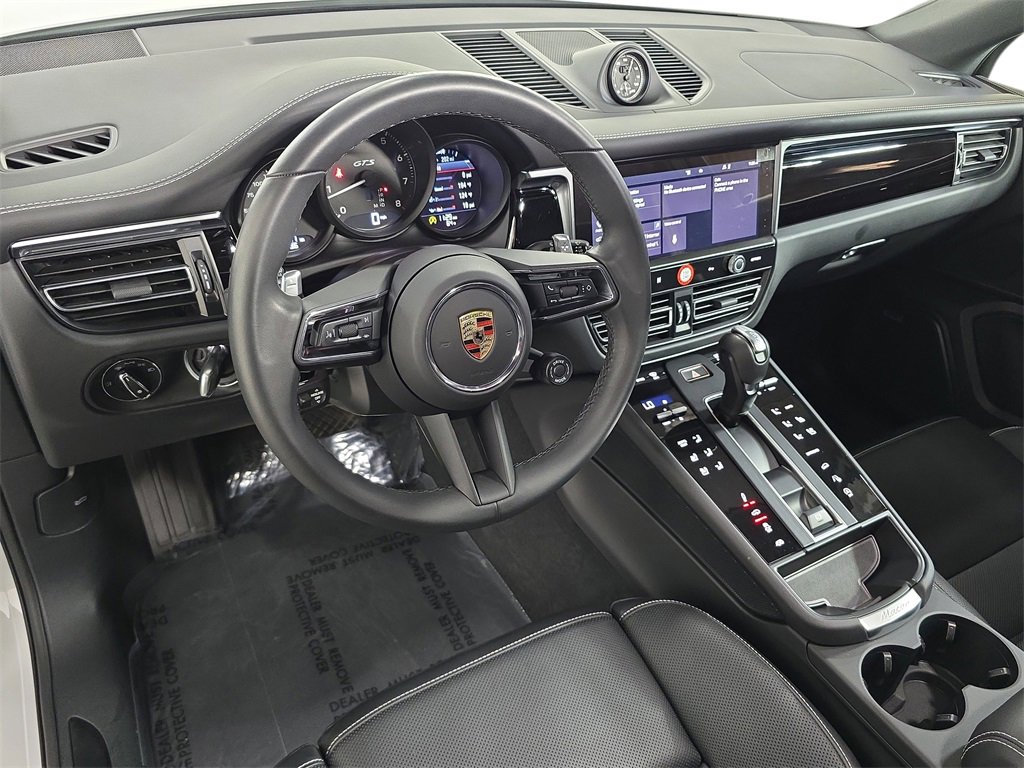 Used 2025 Porsche Macan GTS image 4