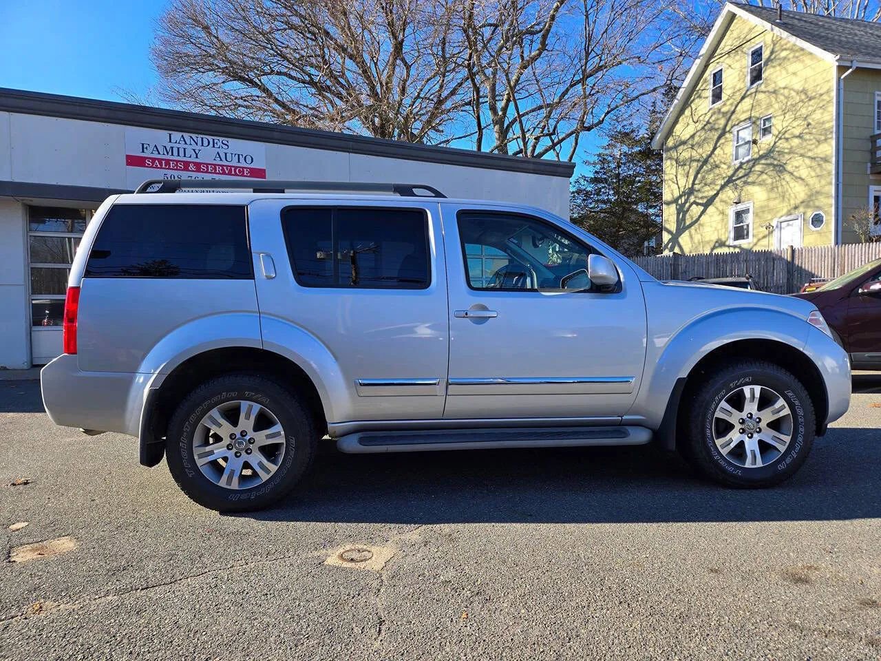 Used 2011 Nissan Pathfinder Silver image 25