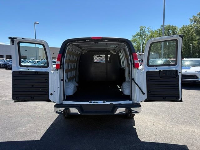 Used 2024 Chevrolet Express 2500 w/ Driver Convenience Package RWD image 7