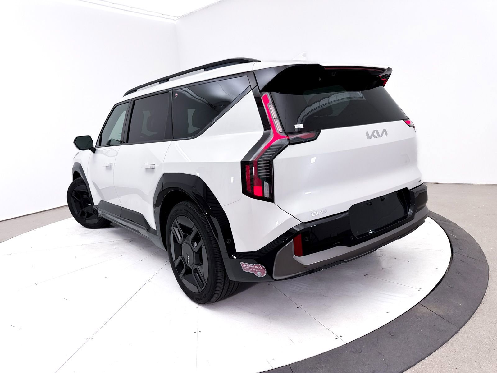 Used 2024 Kia EV9 GT-Line AWD/4WD image 2