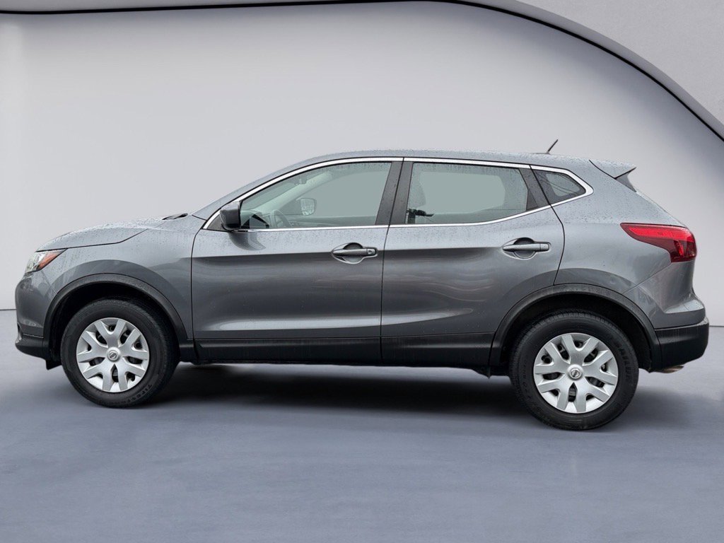 Used 2019 Nissan Rogue Sport S image 2