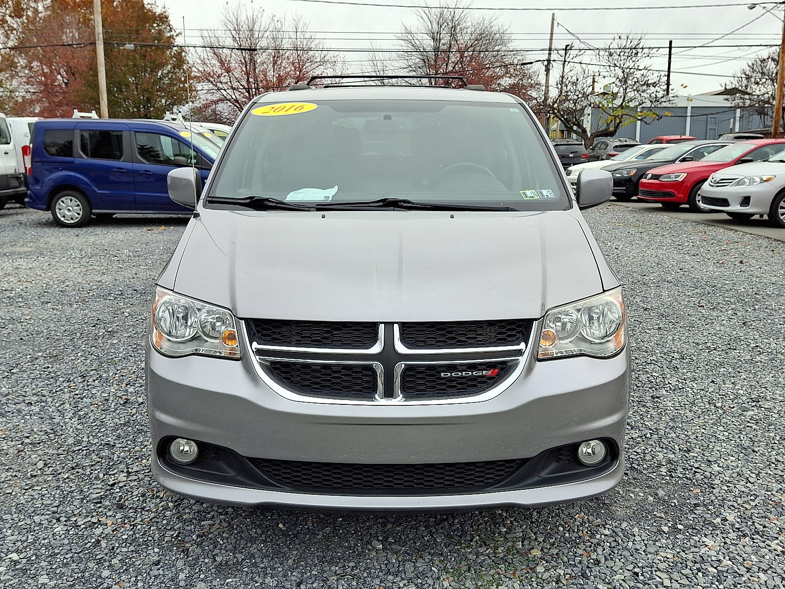 Used 2017 Dodge Grand Caravan SXT image 2