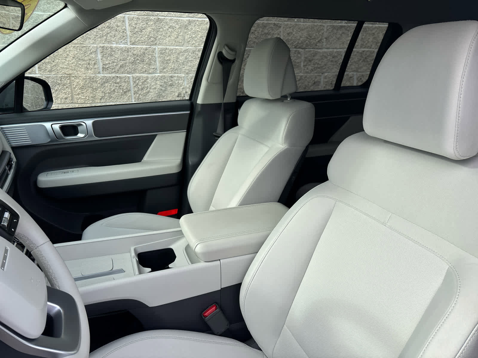 Used 2025 Hyundai Santa Fe SE image 13