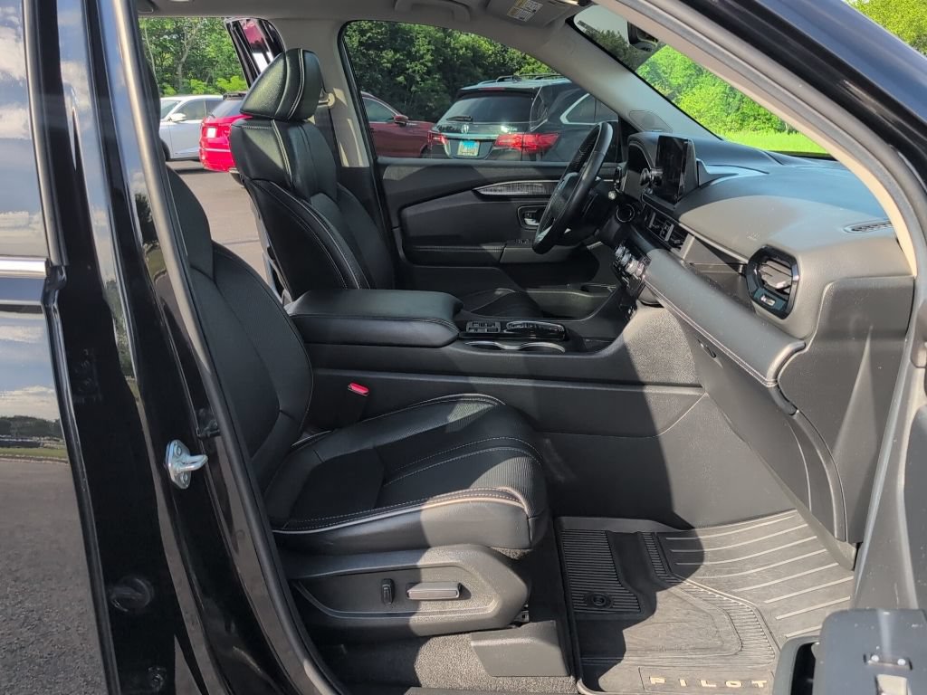 Used 2025 Honda Pilot Elite image 56