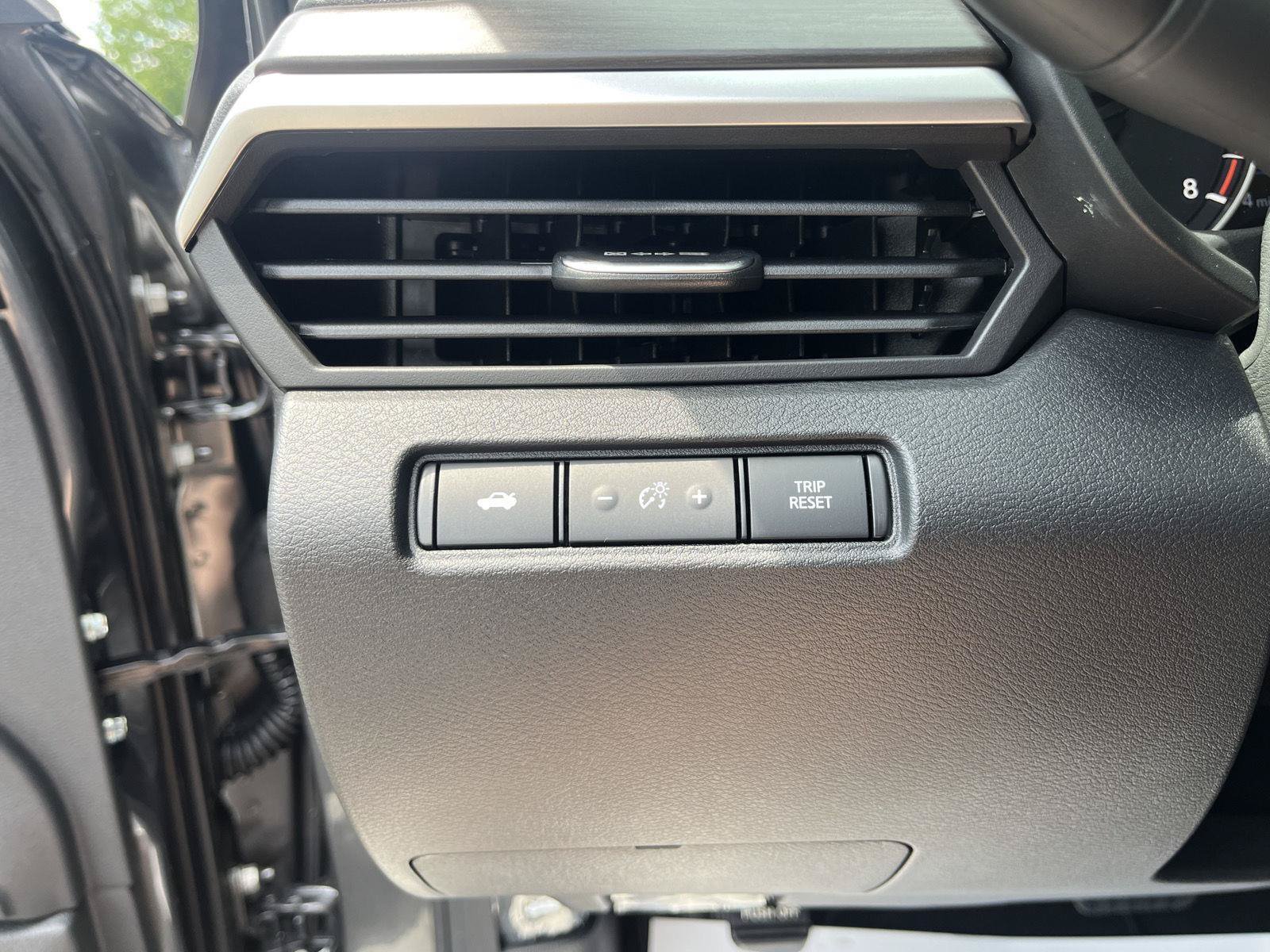 Used 2024 Nissan Sentra S FWD image 19