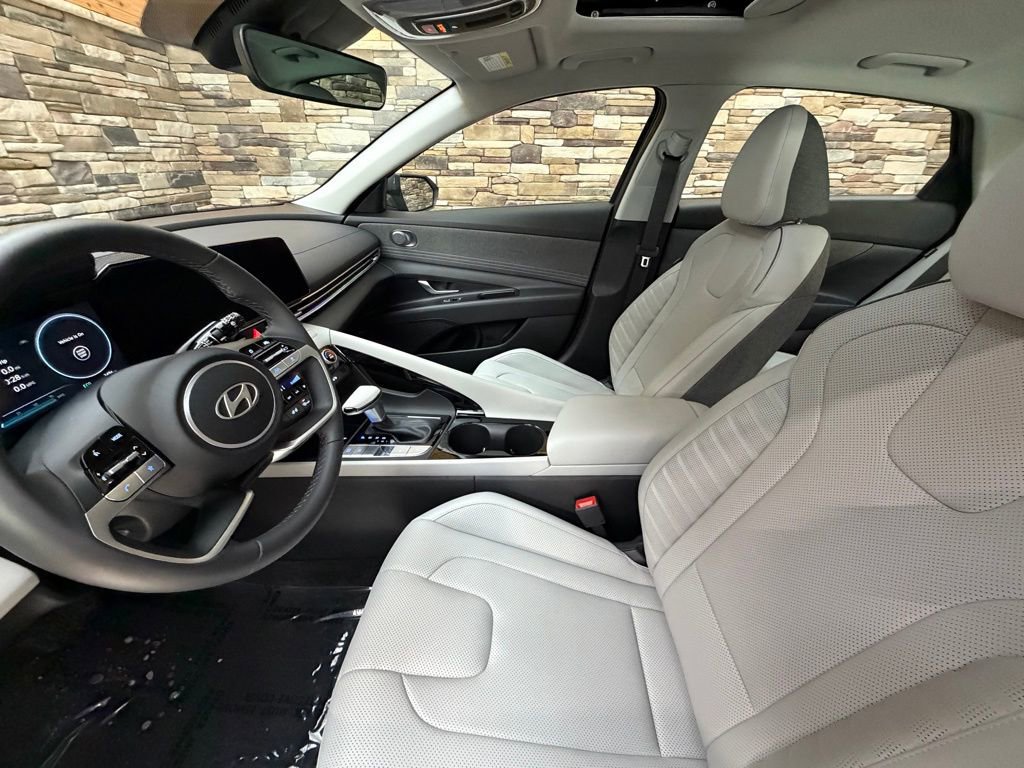 Certified 2025 Hyundai Elantra Limited image 11
