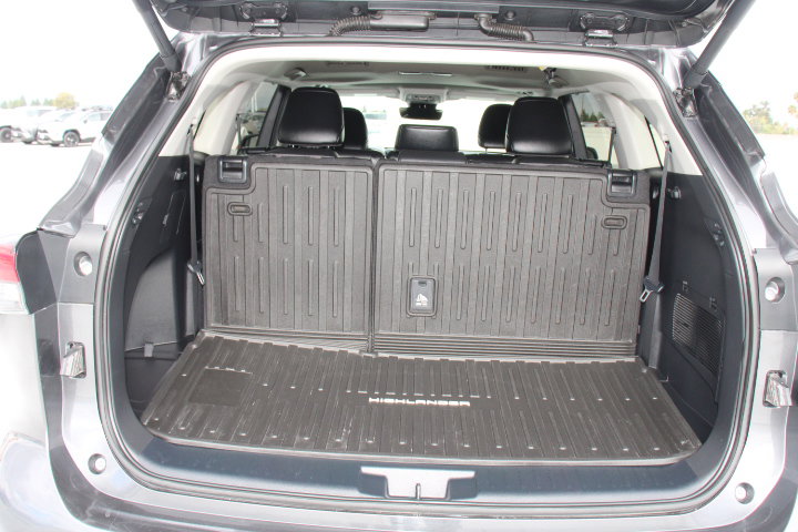 Certified 2024 Toyota Highlander XLE image 16