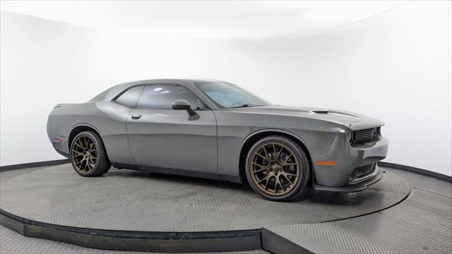 Used 2017 Dodge Challenger R/T w/ Driver Convenience Group RWD image 11