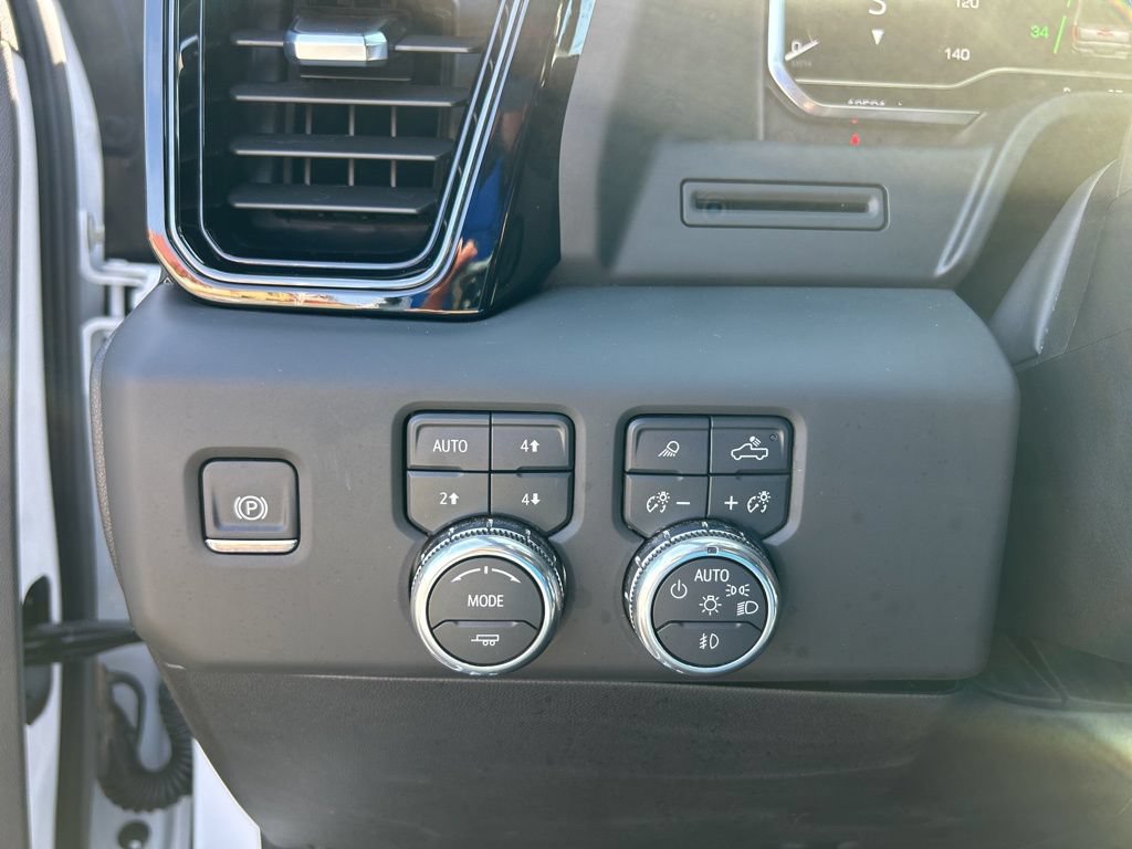 Used 2025 GMC Sierra 1500 AT4 AWD/4WD image 33