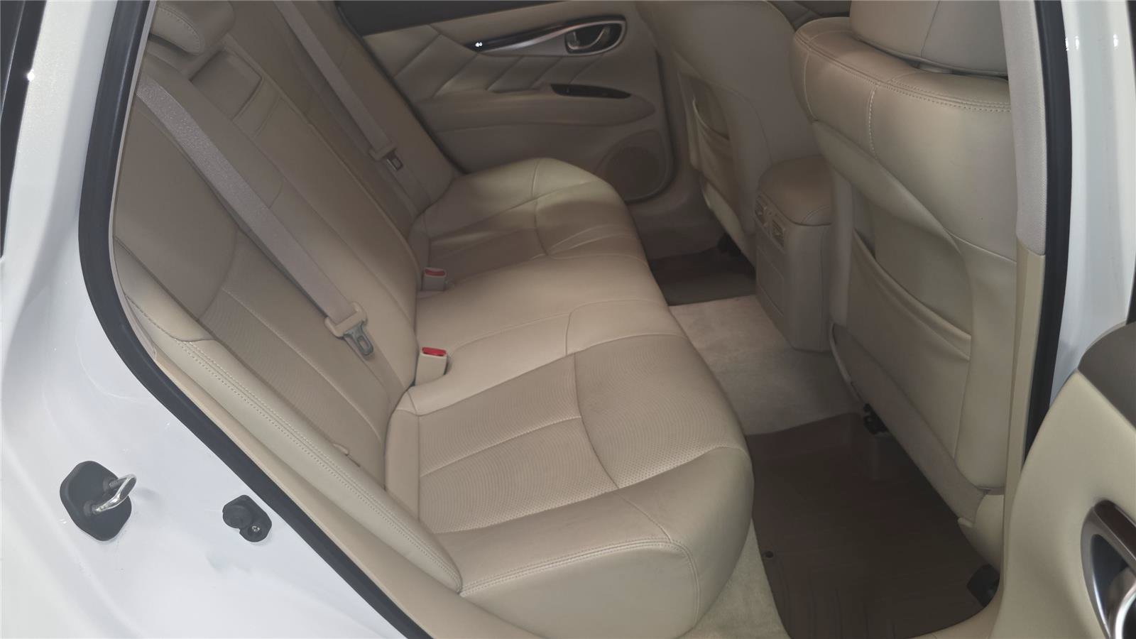 Used 2015 INFINITI Q70 3.7 w/ Technology Package RWD image 13