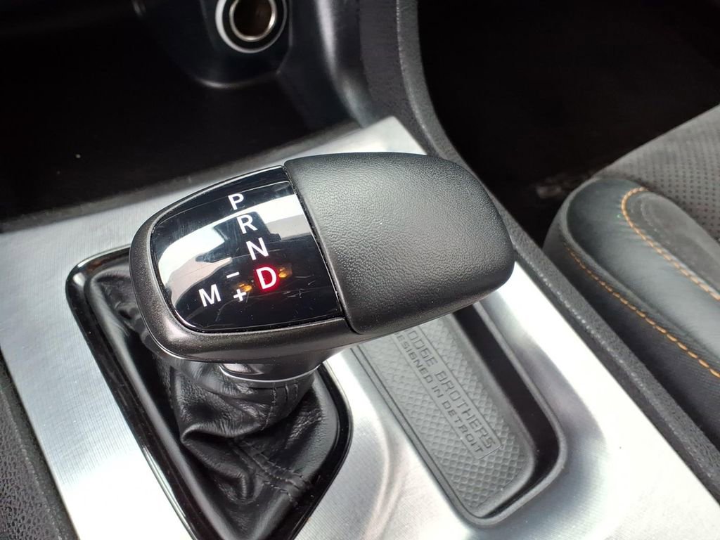 Used 2017 Dodge Charger R/T RWD image 9