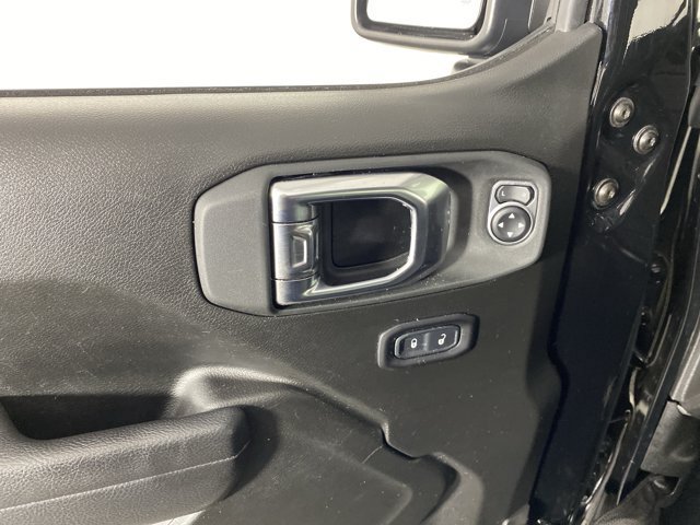 Used 2025 Jeep Wrangler Unlimited Rubicon w/ Convenience Group AWD/4WD image 14