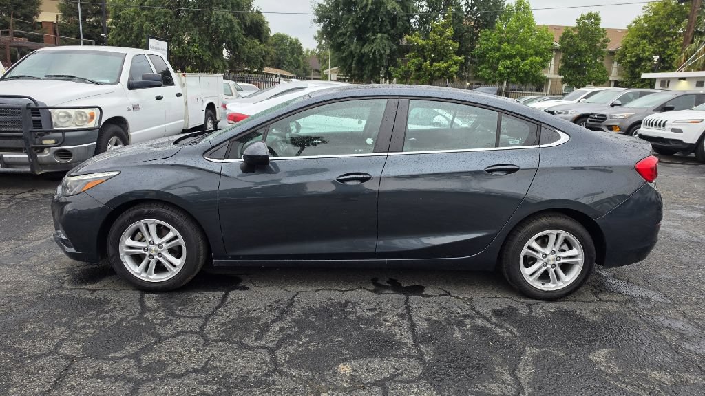 Used 2018 Chevrolet Cruze LT FWD image 2