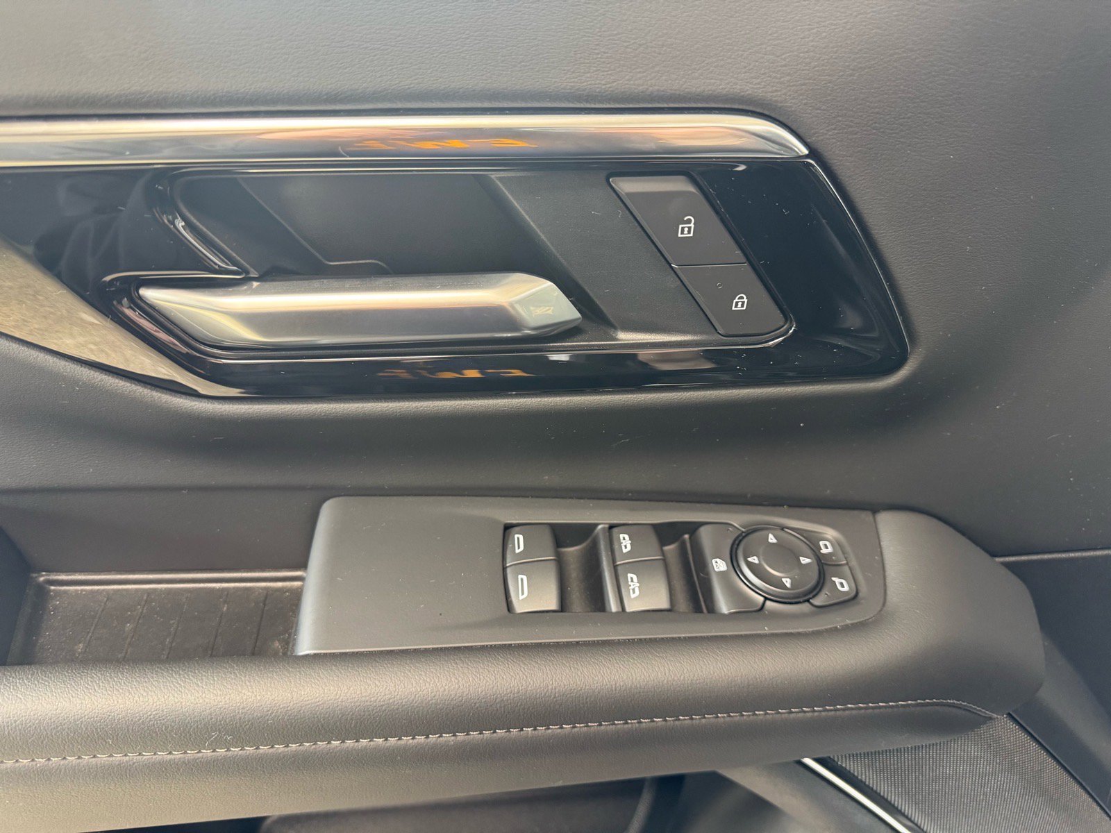 Used 2025 Chevrolet Suburban LS image 16