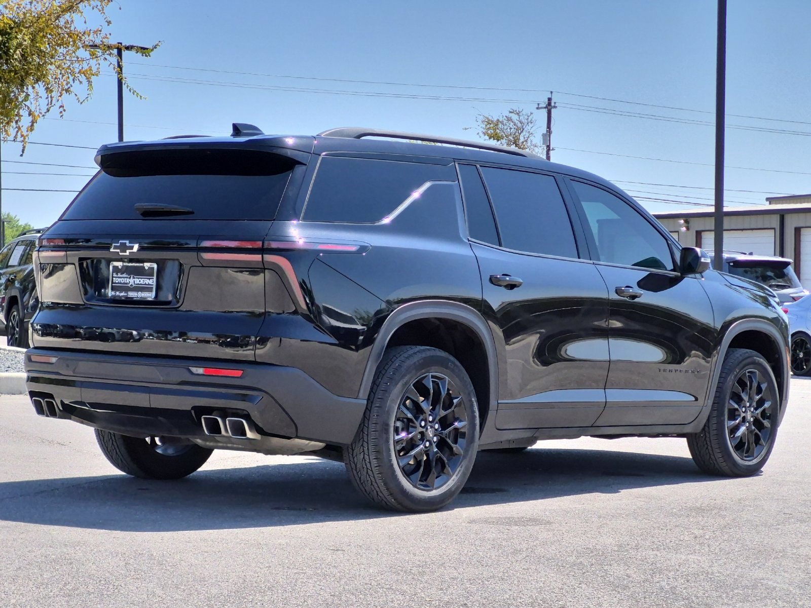Used 2024 Chevrolet Traverse LT w/ Midnight/Sport Edition FWD image 5