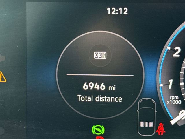 Certified 2025 Volkswagen Tiguan SE image 12