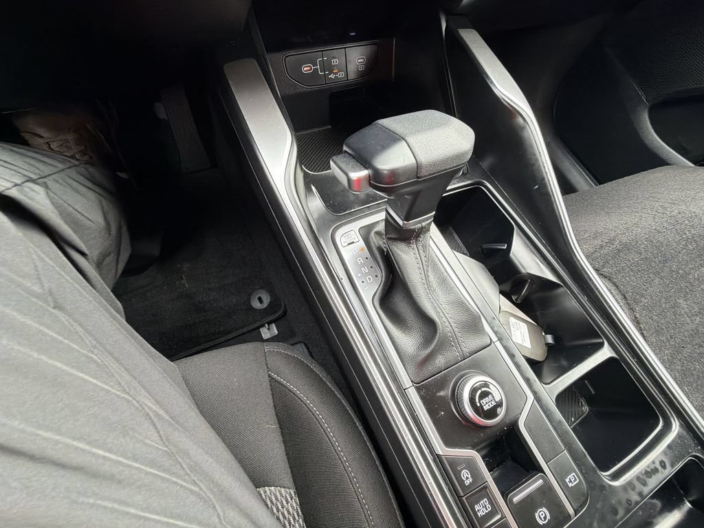 Used 2024 Kia Sorento LX FWD image 25