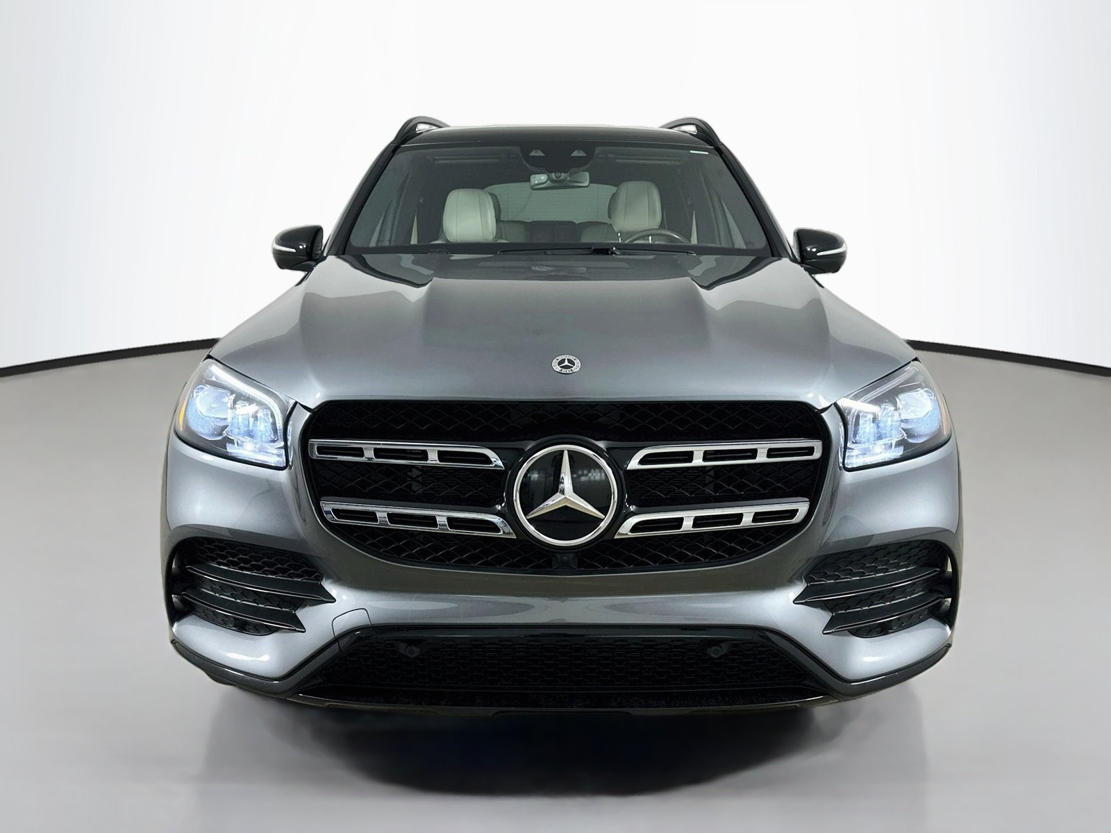 Used 2023 Mercedes-Benz GLS 580 4MATIC image 2