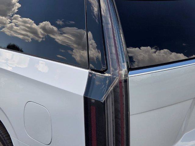 New 2026 Cadillac Escalade ESV Luxury w/ LPO, Radiant Package AWD/4WD image 11