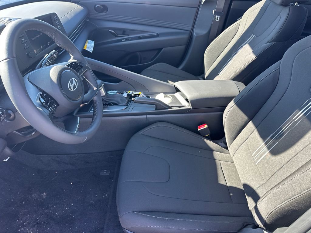 New 2025 Hyundai Elantra Sport image 9
