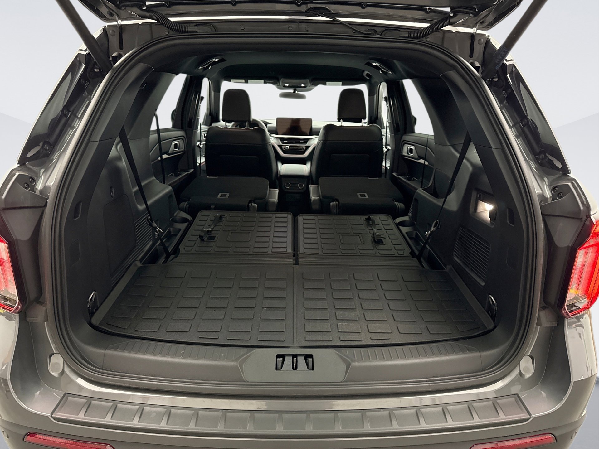 Used 2025 Ford Explorer ST-Line image 24