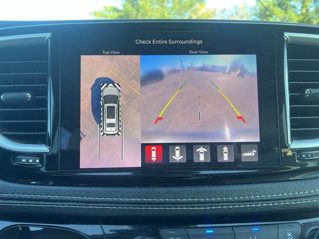 Used 2021 Chrysler Pacifica Touring-L image 21