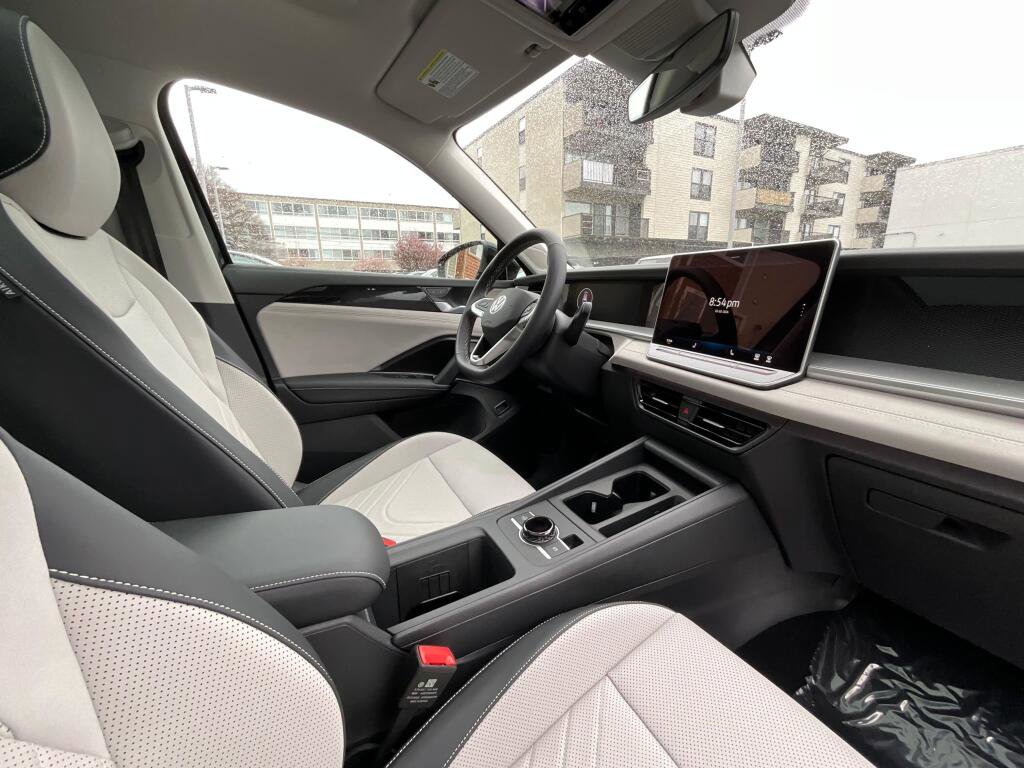 New 2026 Volkswagen Tiguan SE AWD/4WD image 19