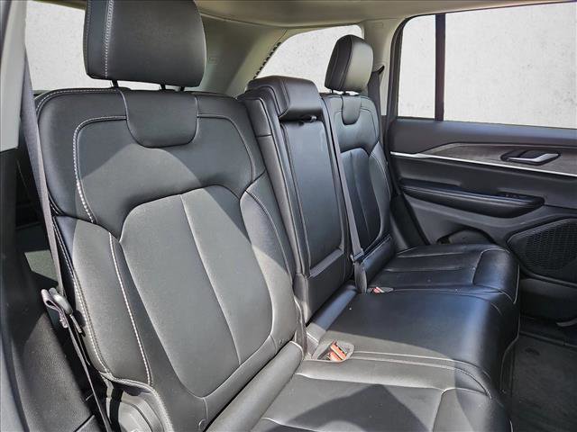 Used 2023 Jeep Grand Cherokee Limited image 21