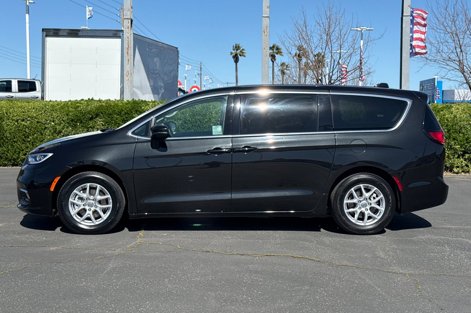 Certified 2023 Chrysler Pacifica Touring-L image 7