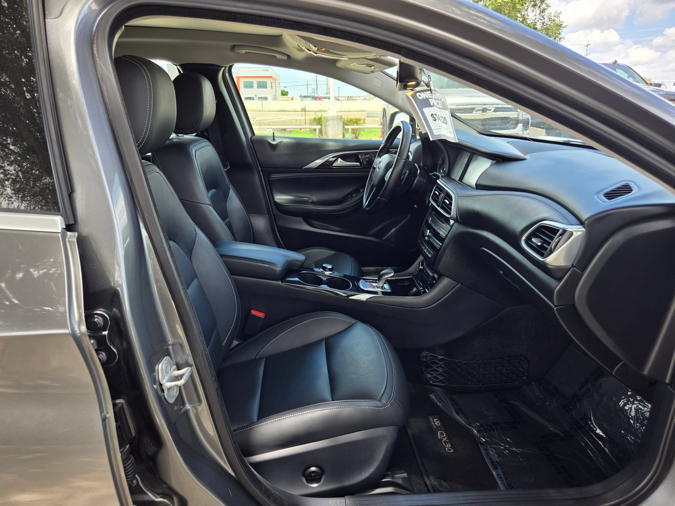 Used 2017 INFINITI QX30 Premium w/ Navigation Package FWD image 24