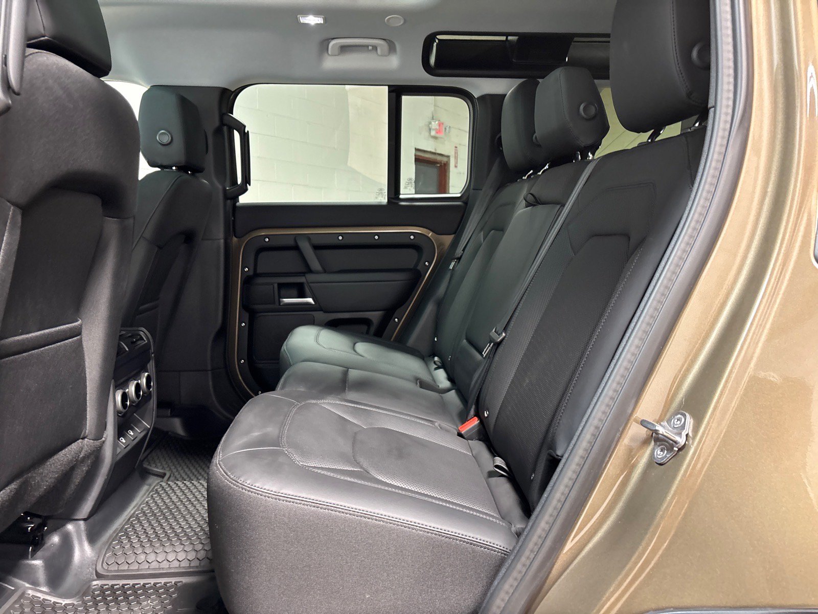 New 2025 Land Rover Defender 110 S AWD/4WD image 29