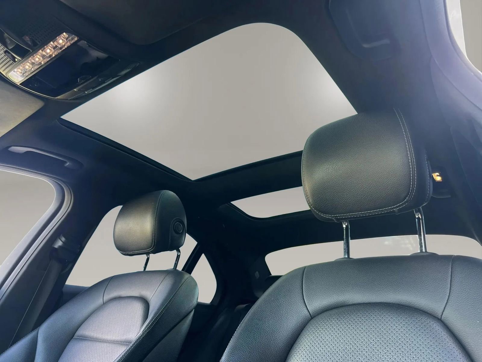 Used 2018 Mercedes-Benz C 300 Sedan w/ Premium Package image 15