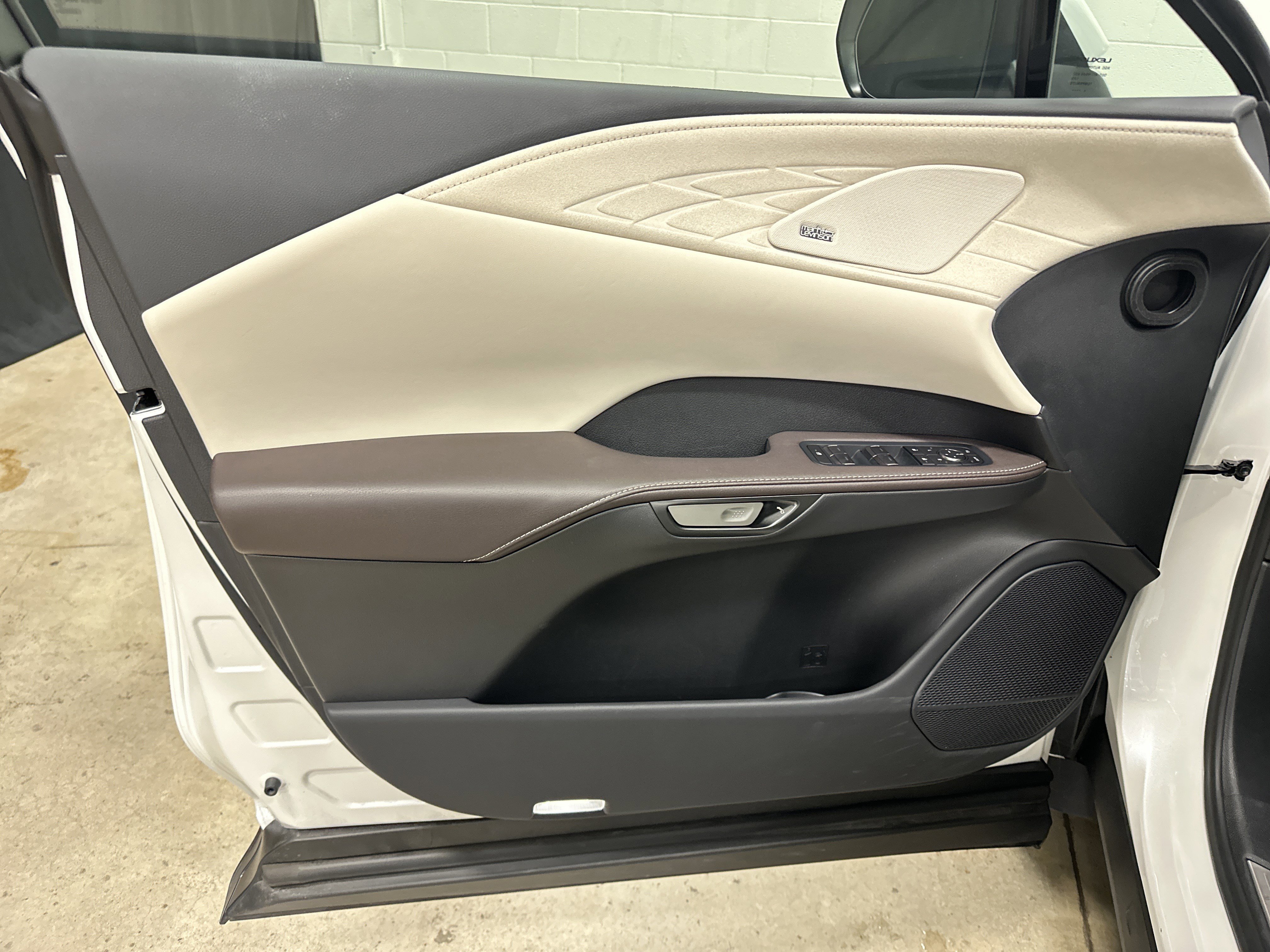 Certified 2025 Lexus RX 350 AWD w/ Convenience Package image 14