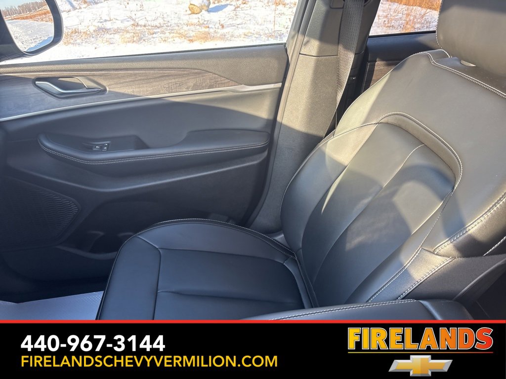 Used 2024 Jeep Grand Cherokee L Limited w/ Black Appearance Package image 15