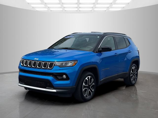 Used 2023 Jeep Compass Limited AWD/4WD image 3