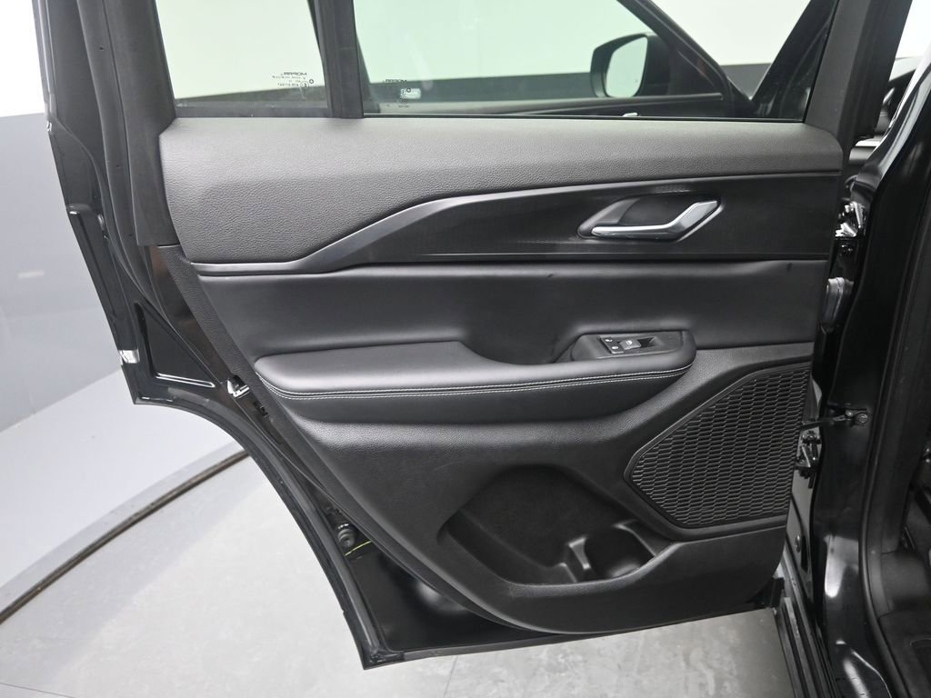 Used 2024 Jeep Grand Cherokee Laredo AWD/4WD image 14