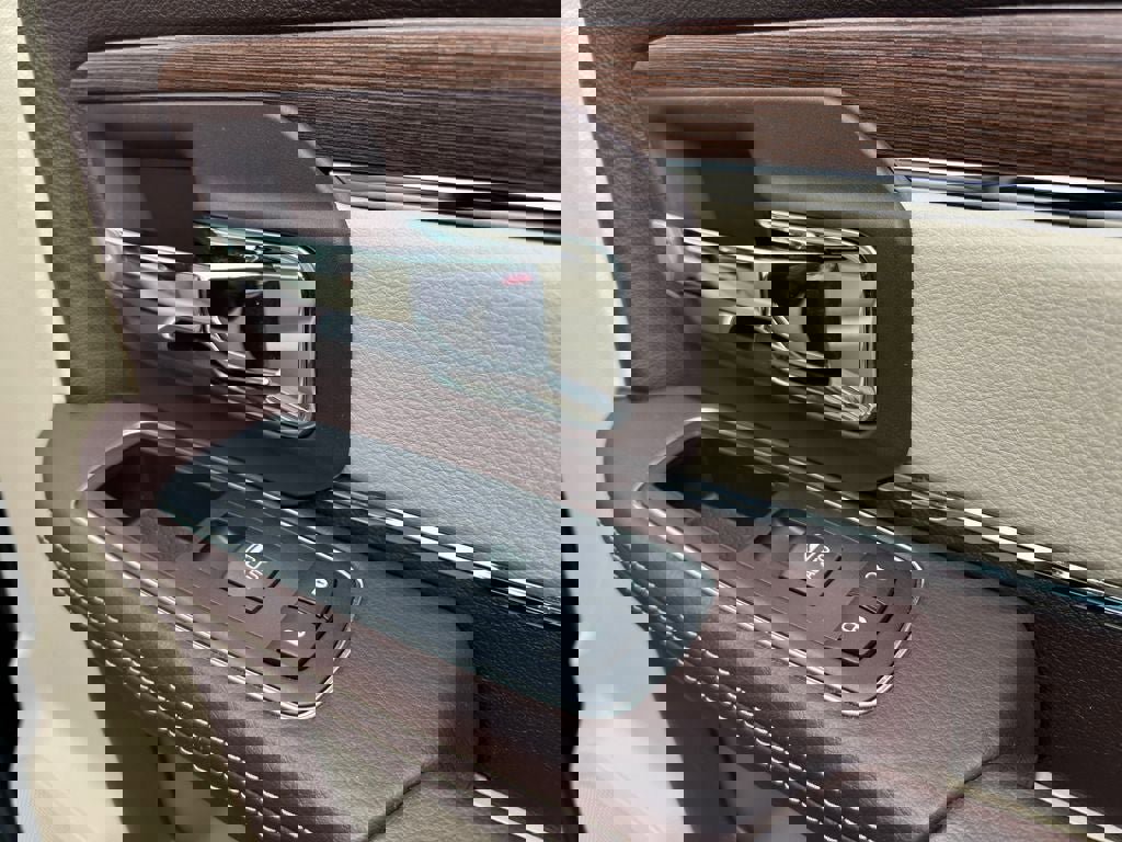 Used 2016 RAM 3500 Laramie AWD/4WD image 25