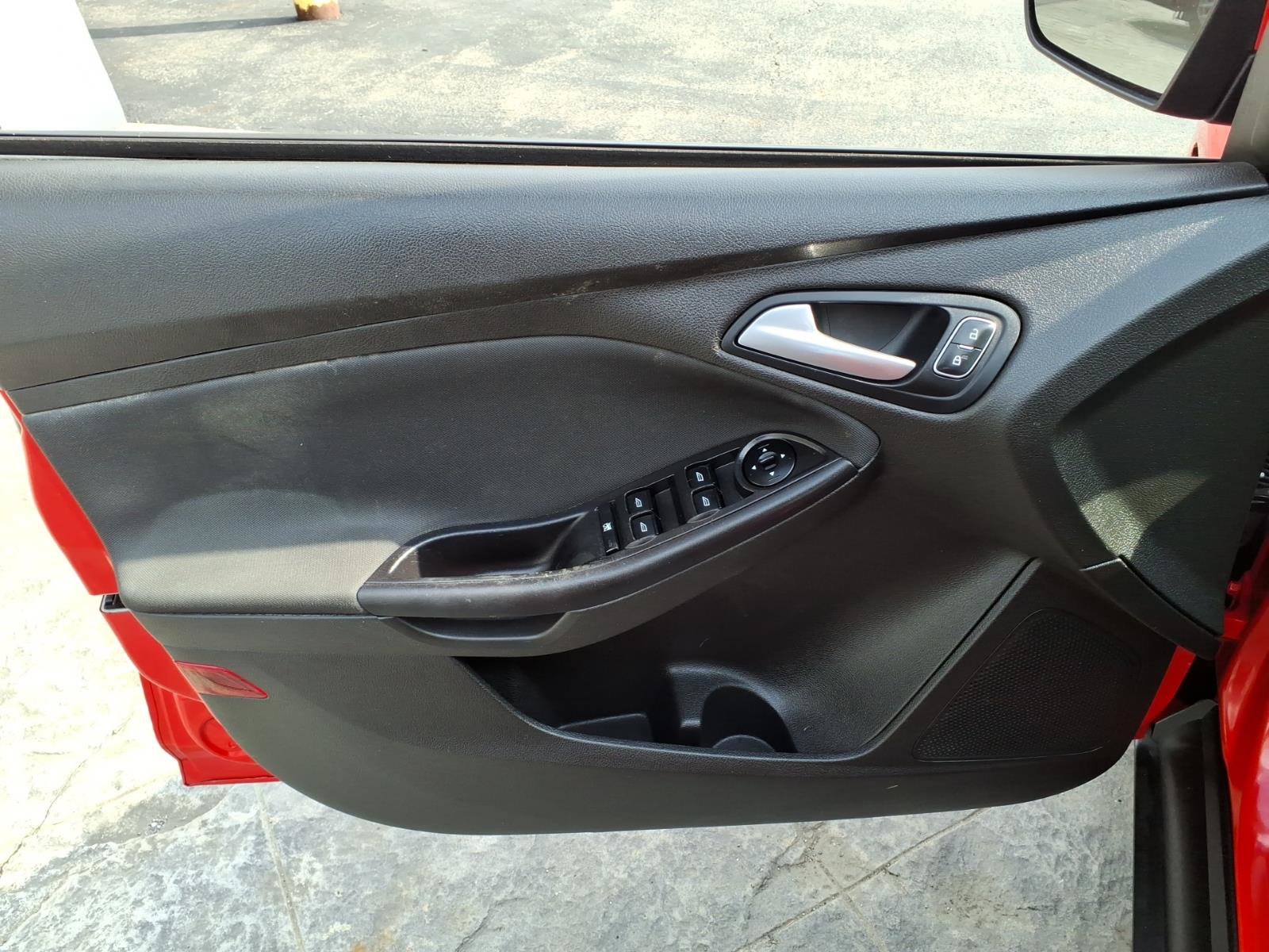 Used 2016 Ford Focus SE image 14