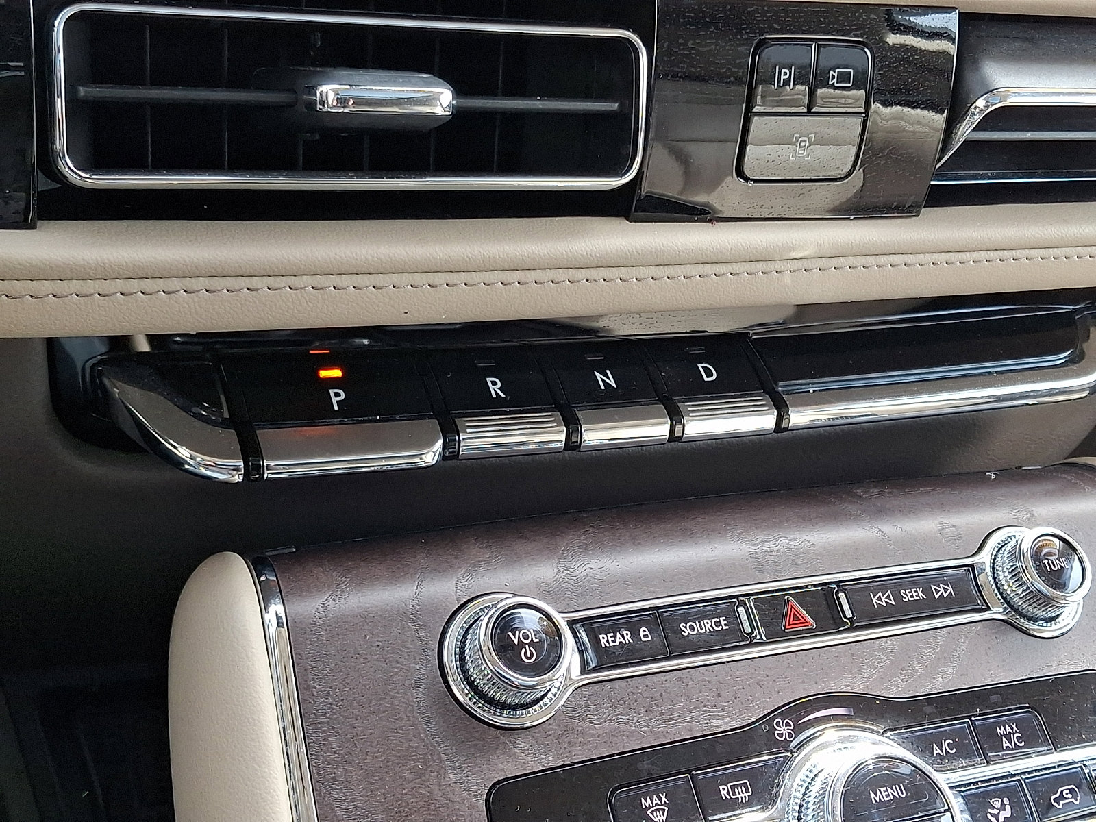 Used 2023 Lincoln Aviator Reserve w/ Equipment Group 201A image 17