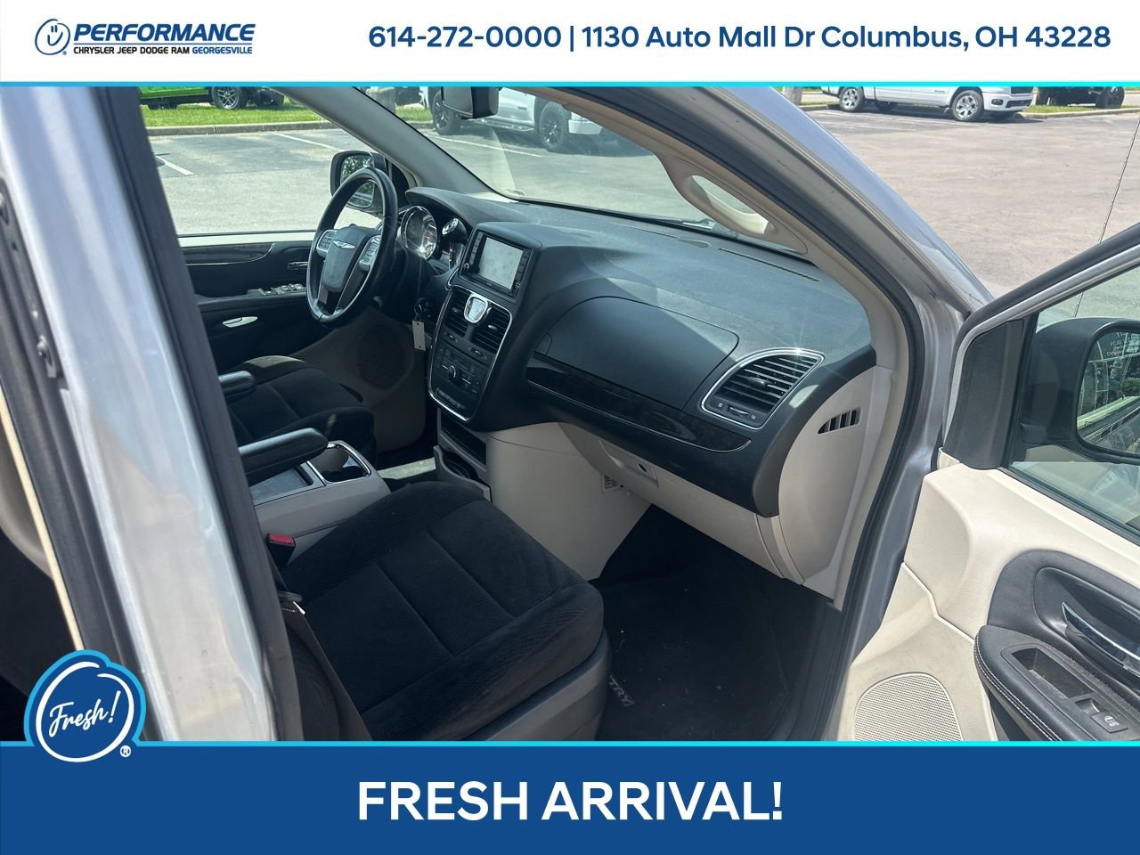 Used 2012 Chrysler Town & Country Touring w/ Entertainment Group #1 FWD image 23
