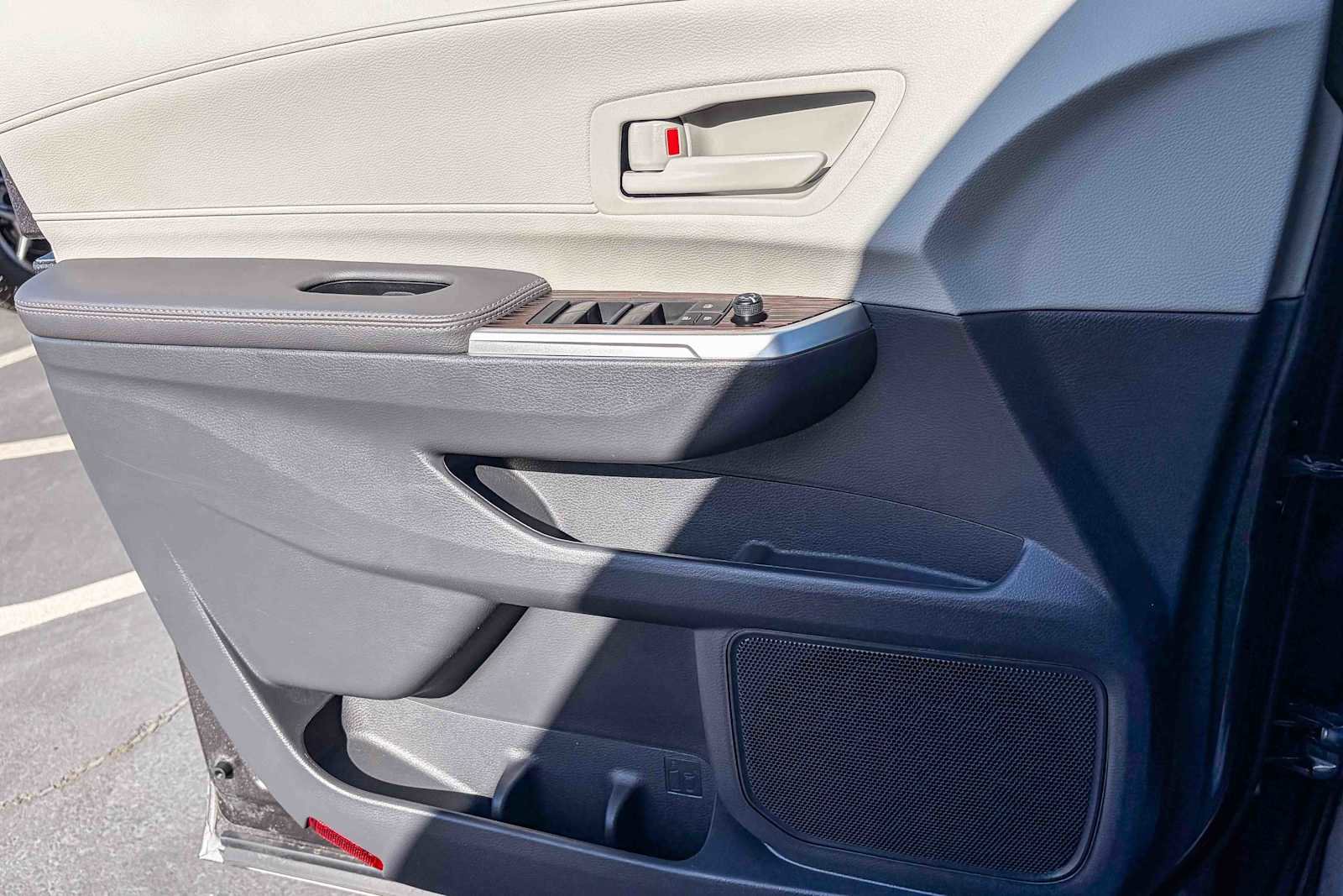 Used 2024 Toyota Sienna LE image 20